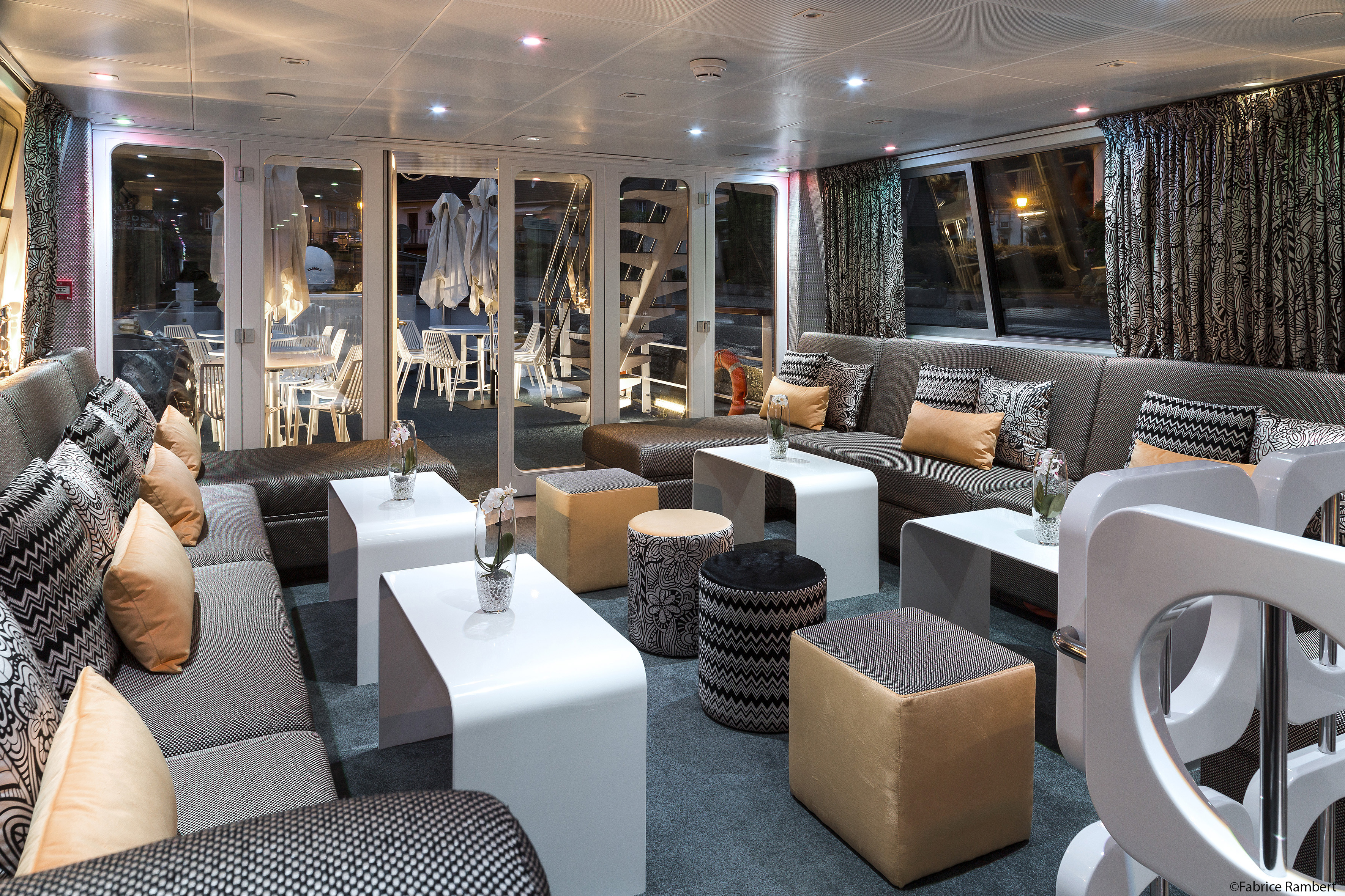 CroisiEurope Madeleine Bar Lounge.jpg